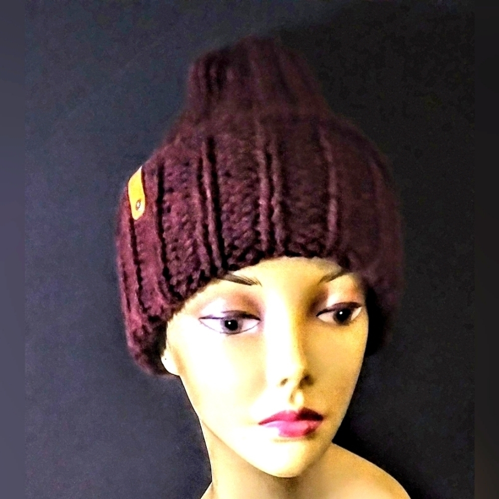 NWT Vibrant Handknitted Beanie With Faux Leather Tag. - Picture 4 of 10